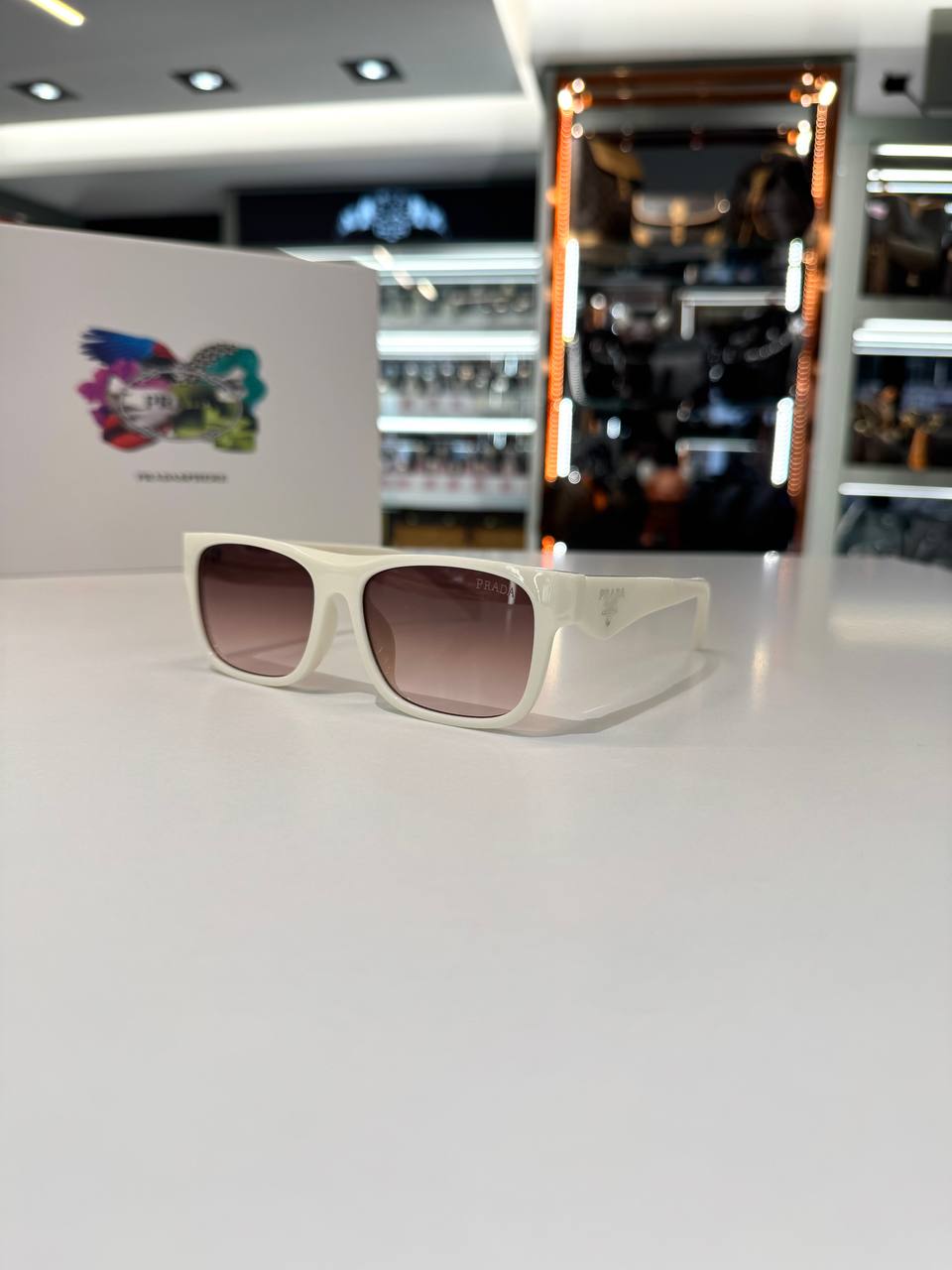 Prada - P83