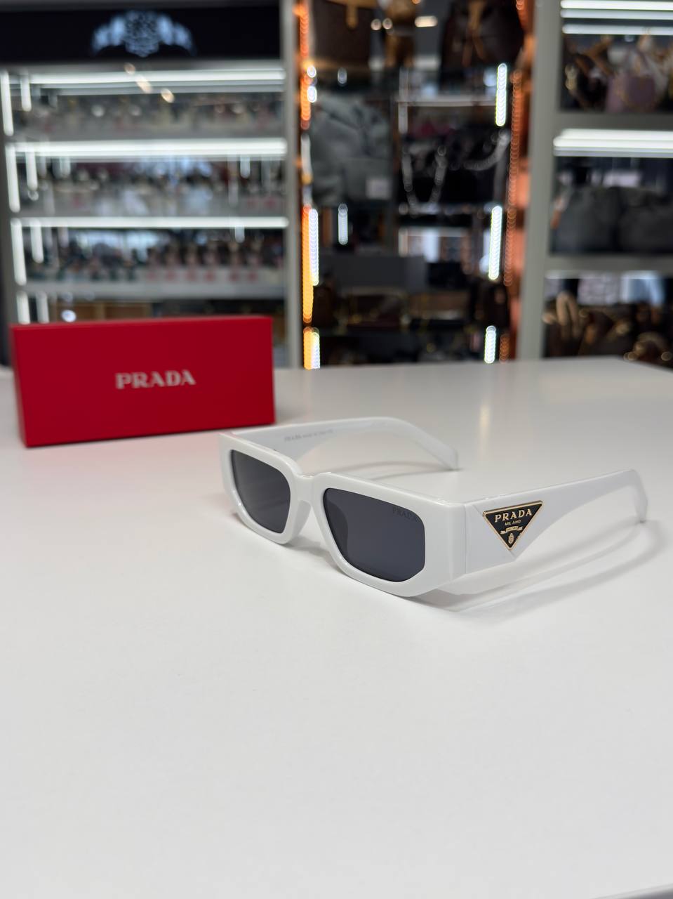 Prada - P07